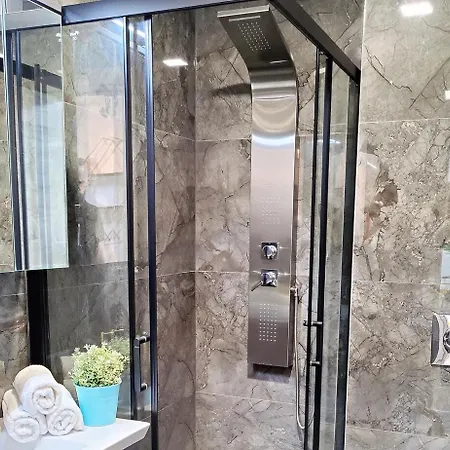 아파트 Sara With 2 Bedroom-