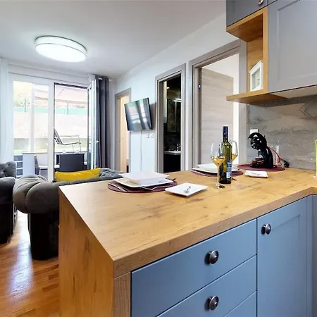 Apartamento Sara With 2 Bedroom- *